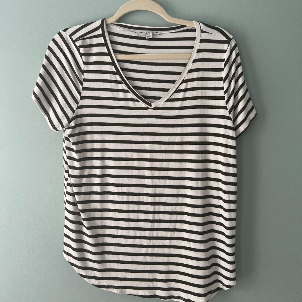 Green Envelope V-Neck Tee Olive & Ivory Size L